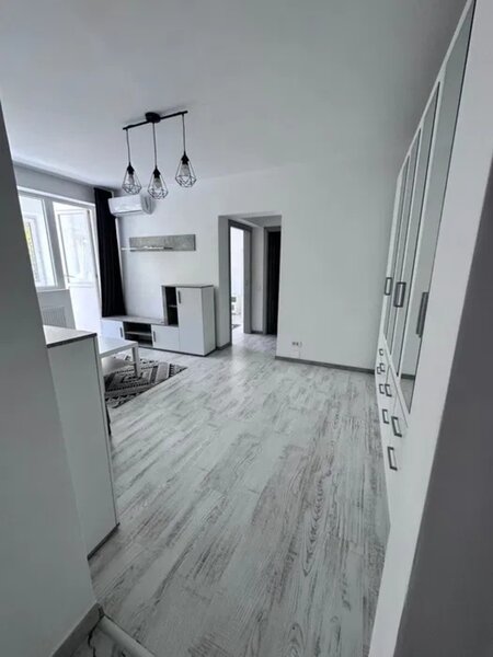 Pajura, metrou Jiului, Apartament 2 camere Centrala Proprie, et.2/3