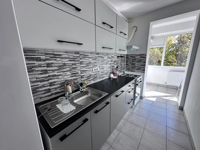 Pajura, metrou Jiului, Apartament 2 camere Centrala Proprie, et.2/3